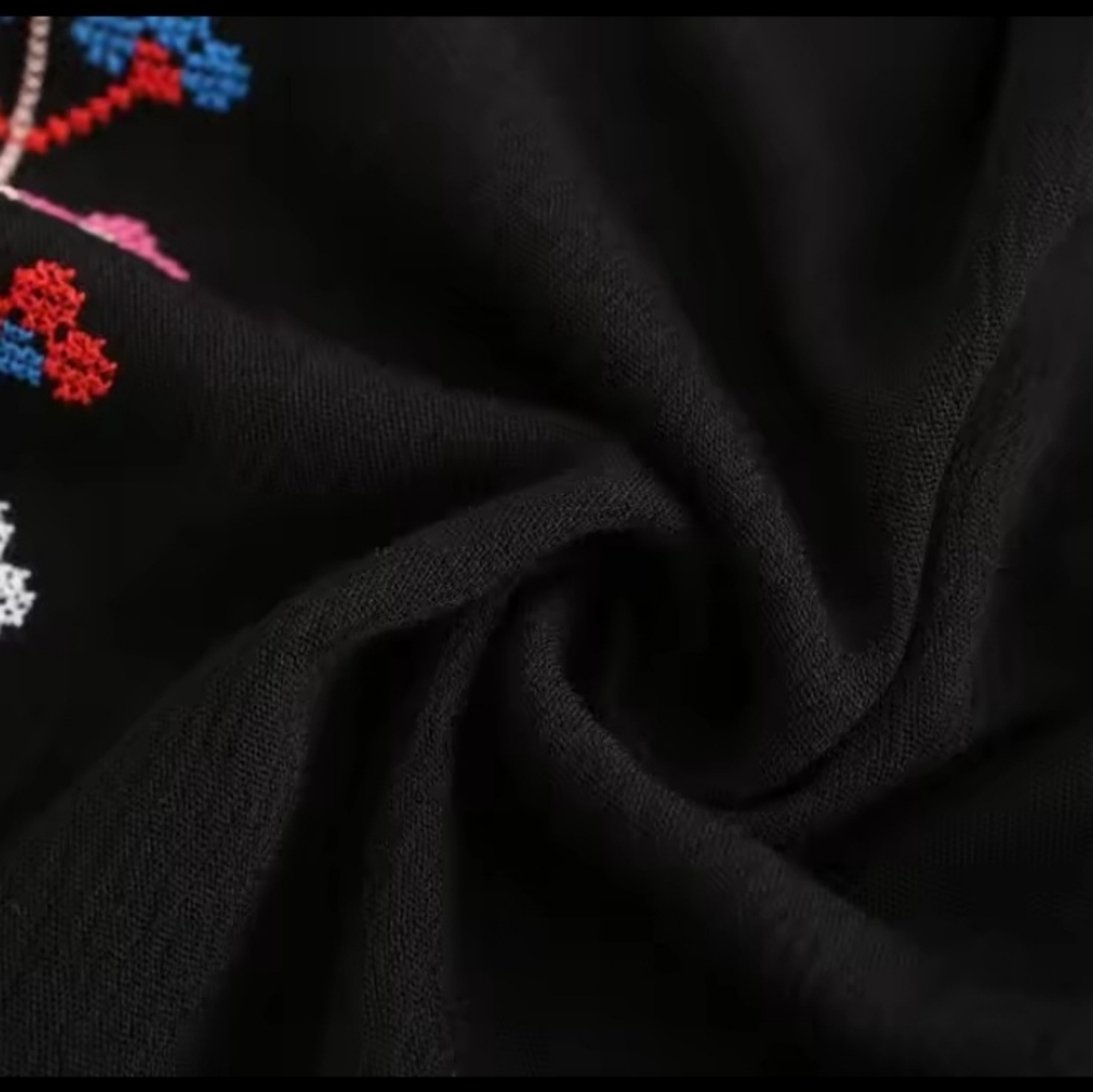 Elegant Black Floral Embroidered Long Sleeve Dress - Picture 9 of 16